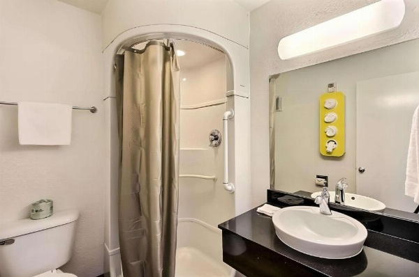 Motel 6-San Jose, CA - South image 16